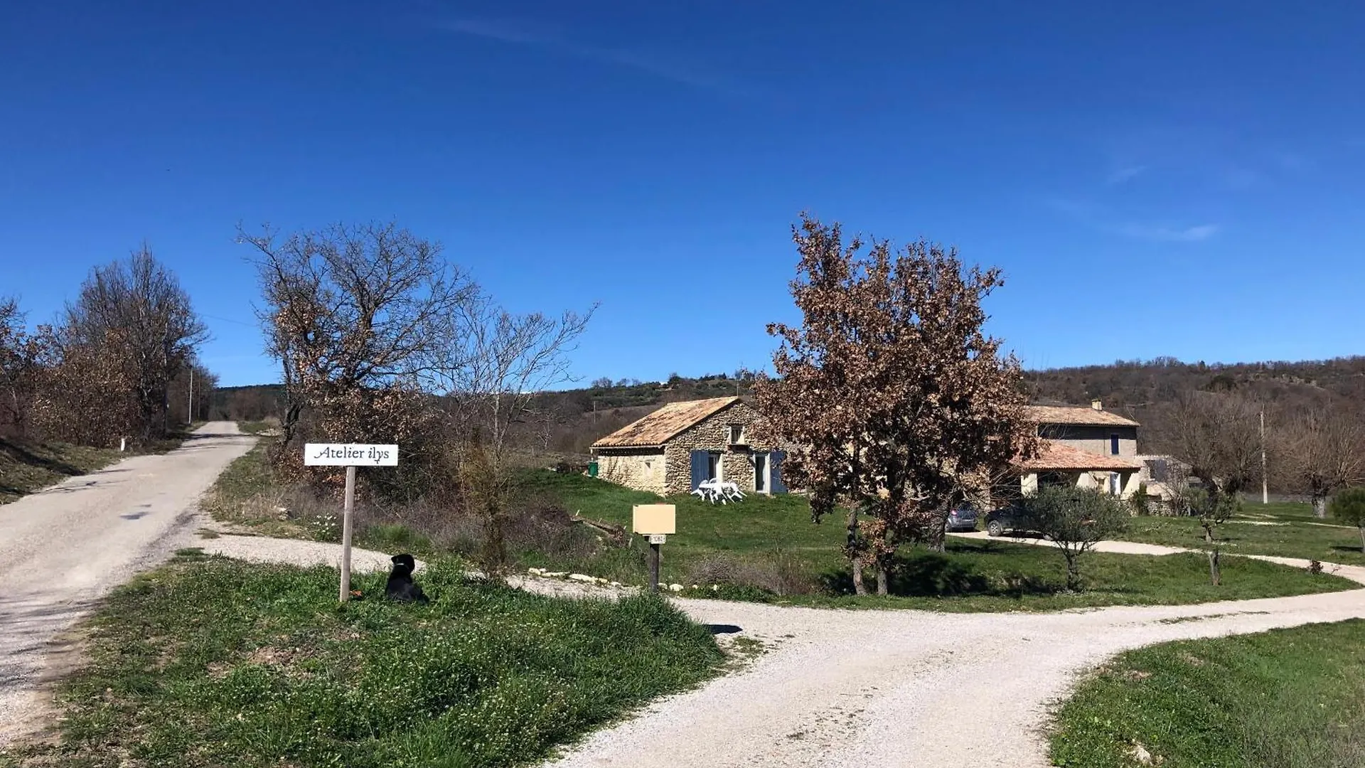 Charmante Maisonnette Au Calme Pierrerue  France