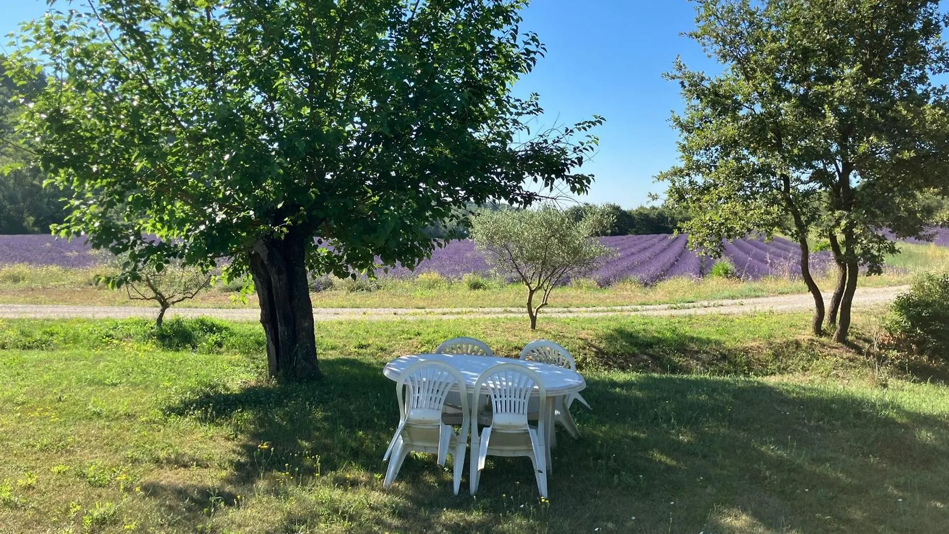Holiday home Charmante Maisonnette Au Calme Pierrerue